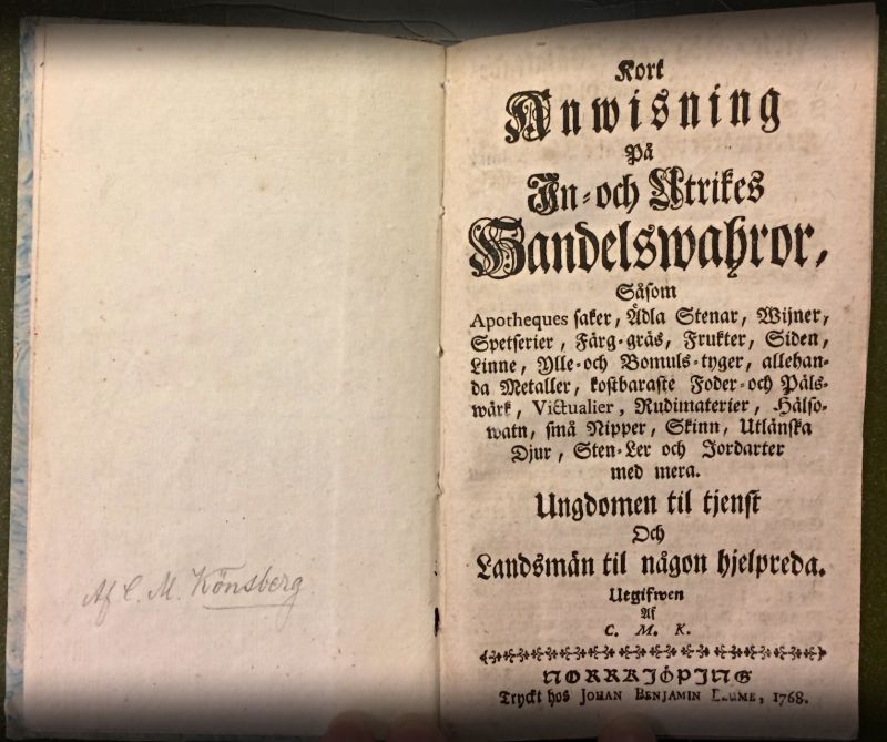 The restrictive regulations related to ‘superfluity and foreign luxury goods’ could, in specific contexts, make it difficult for people in Sweden to use well-liked products. Periodically and in various parts of the country, those rules were strengthened from the 1720s. They remained in force into the next century, which had considerable consequences for the farmers and their families regarding the material and colours of their clothes and interior furnishing textiles. Bans like those could, for instance, restrict the availability of such popular dyestuffs as indigo, common madder and cochineal. Trade in textile goods, domestically as well as abroad, was, in any case, considerable, which can be studied in Carl Magnus Könsberg’s book on trading goods, dated 1768. That publication is arranged like an encyclopaedia from A to Z and provides an insight into the profusion of desirable trading goods in circulation in Sweden. (From: Könsberg, Carl Magnus, ‘Kort anwisning på in- och utrikes handelswahror…’, 1768).