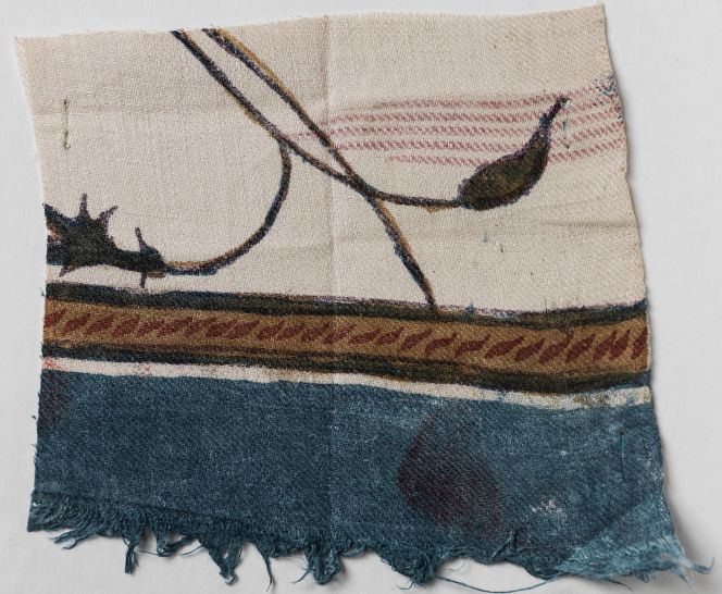 This cotton fabric with woven red lines and painted design from the Coromandel coast, traded to Sweden via the Swedish East India Company circa 1740s-1760s, is comparable in time, geographical location and quality to Könsberg’s note about Indian cotton fabrics below. (Courtesy: Nordic Museum, Stockholm, Sweden. Anders Berch Collection. NM.0017648B:71A. DigitaltMuseum). 